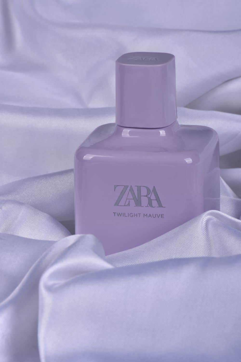عکس محصول عطر بنفش روی پارچه ساتن