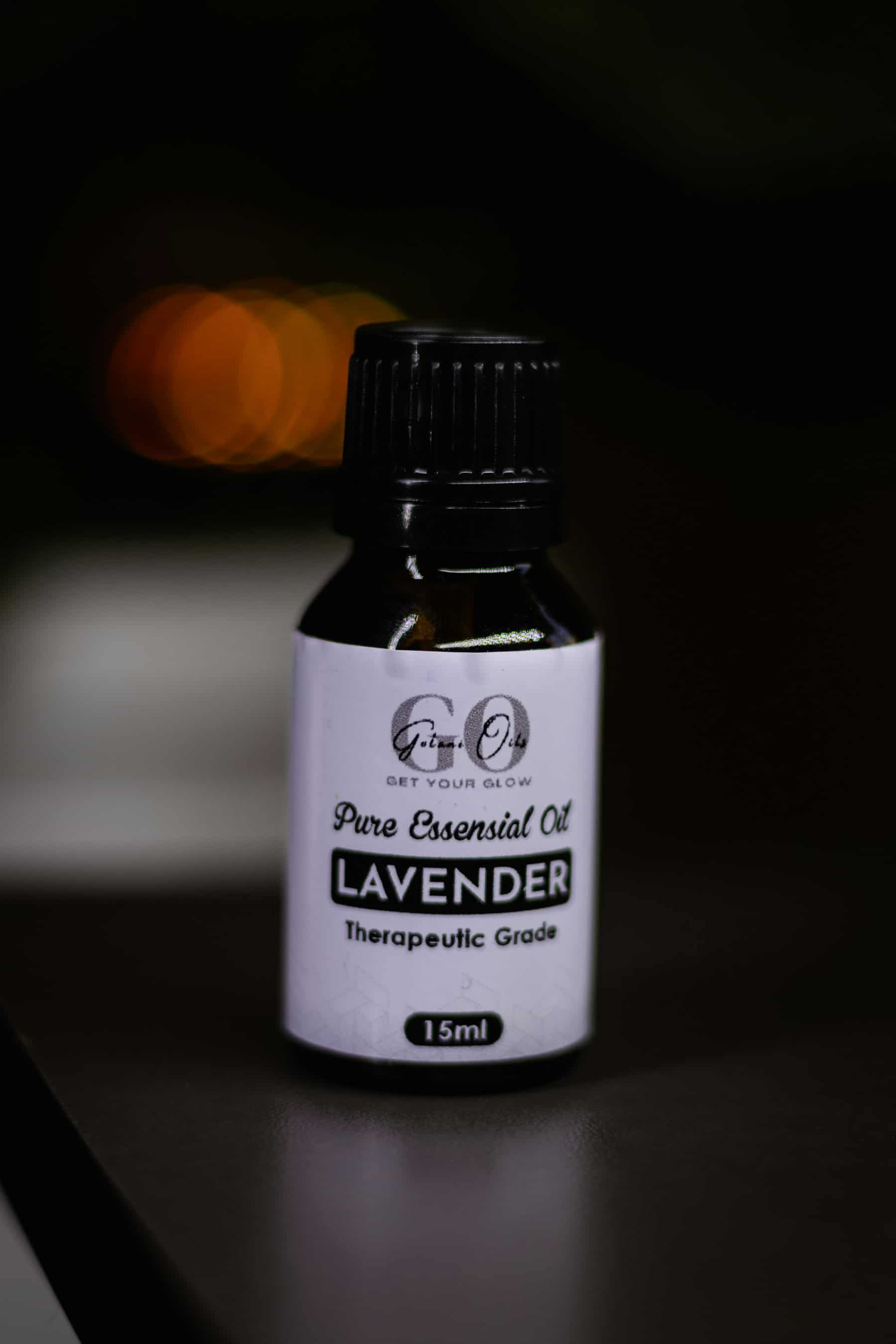 عکس حرفه‌ای شیشه عطر بنفش